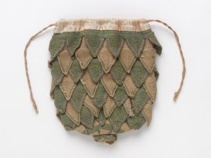 Knit bag, c. 1800 (photo credit: Victorian and Albert Museum). 