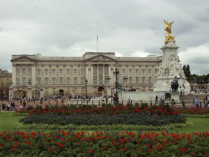 800px-Benkid77_Buckingham_Palace_1_100809