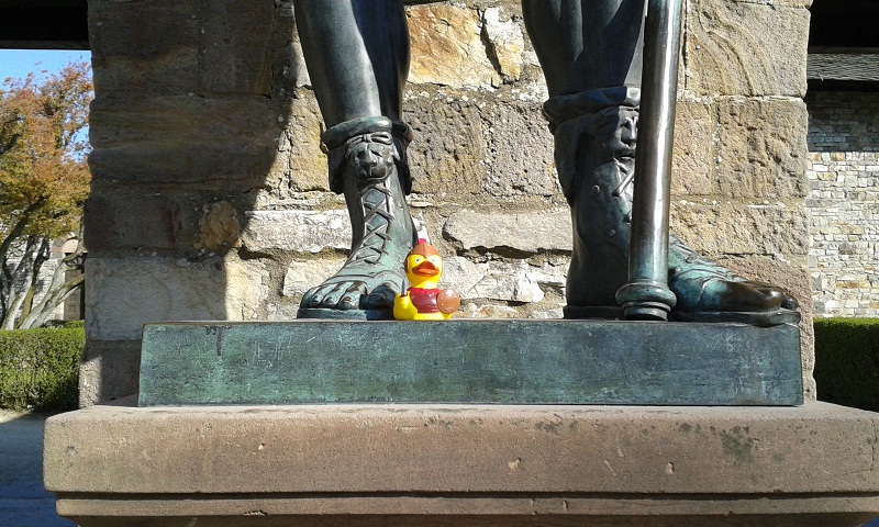 Duckie between the feet of the Emperor Augustus